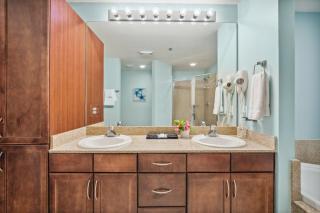 Spacious Beachfront Condo! Sleeps 8 with Gulf Views! - Panama City Beach - 1