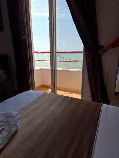 Artenisi's Sea Side Rooms - Durazzo - 4