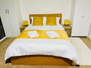 The Lakeside - Wanstead - 9