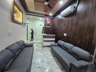 Hotel Shree R K Residency - - 3