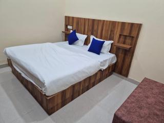 Hotel Shree R K Residency - - 1