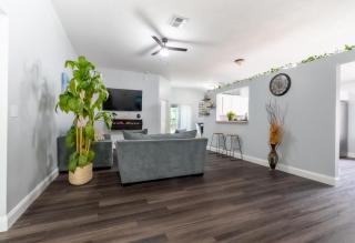 Family Retreat Near NAS JAX and Orang Park Mall with Gameroom - 6