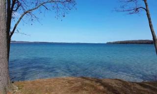 Elk Edge - Lakefront Charm Close to Horse Show and Torch Lake - Williamsburg - 6