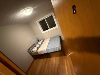 Homestay at Heart Of Kitchener-Free Wifi & Parking - Kitchener - 2