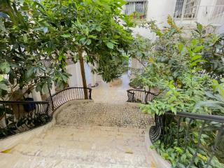 2-Bedroom Apartment with Garden Views, WiFi & Full Kitchen in Gated Complex - Tangier - 9