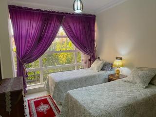 2-Bedroom Apartment with Garden Views, WiFi & Full Kitchen in Gated Complex - Tangier - 7