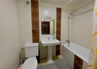 2-Bedroom Apartment with Garden Views, WiFi & Full Kitchen in Gated Complex - Tangier - 6