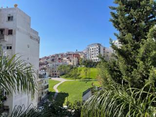 2-Bedroom Apartment with Garden Views, WiFi & Full Kitchen in Gated Complex - Tangier - 2