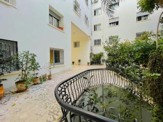 2-Bedroom Apartment with Garden Views, WiFi & Full Kitchen in Gated Complex - Tangier - 1