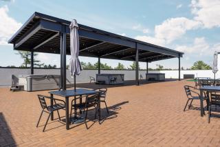 Eclectic Condo with Hot Tubs and E-Bikes - Traverse City - 9