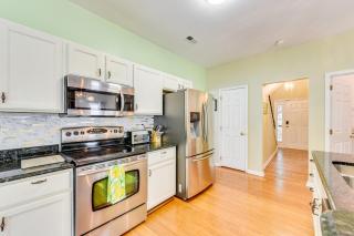Home in Matthews with Fenced Yard and Spacious Deck! - Matthews - 2