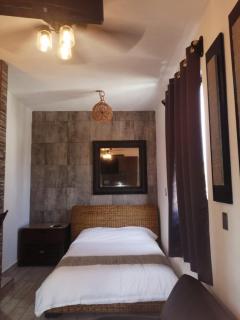 Lovely studio centric private balcon fast internet - 7
