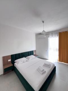 Modern City Center Apartment - 3