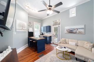 Martin B- historic district apt with pool - 4