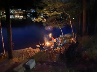 Lakefront Home-Stunning Views-Hot Tub, 3100 sqft! - Wakefield - 6