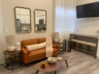 Downtown Loft 1BR Near Yale University with Free Parking - New Haven - 0