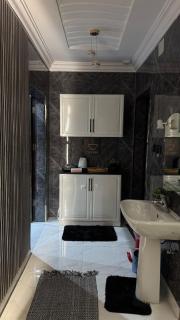 شقه انيقة بغرفه وصاله مدخل خاص - 6