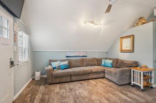 Updated 2nd floor Surf City - 1 block from beach! - Surf City - 8
