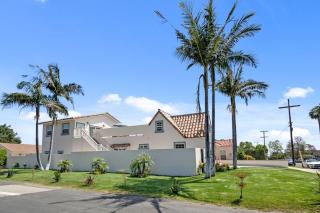 Cheerful 6-Bedroom Villa with Hot-tub - - 7