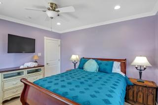 Cheerful 6-Bedroom Villa with Hot-tub - - 4