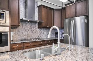 Entire 6BR 2 king 8 beds in total pets 3 GB WiFi - Kitchener - 3