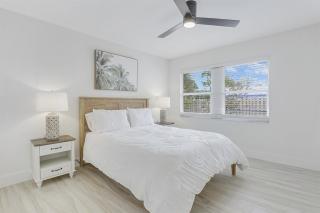 Tranquil Villa with Heated Salt Pool, Bar, & Lanai - Jupiter - 5