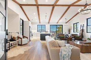 Modern Lodge Near Lake Village Snow Summit Game Room Decks Firepit Views - Big Bear Lake - 6