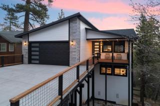 Modern Lodge Near Lake Village Snow Summit Game Room Decks Firepit Views - Big Bear Lake - 0