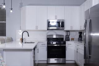 Shared, spacious condo near UChicago and Obama Center - 4