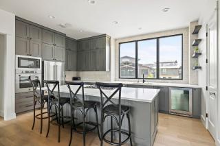 Luxe 3-Story Retreat - Chefs Kitchen and Firepit - Spicewood - 5