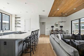 Luxe 3-Story Retreat - Chefs Kitchen and Firepit - Spicewood - 4
