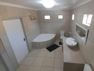 Trinity and Bennett Enterprises 40 Sycamore - Roodepoort - 5
