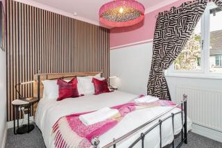 Kendal Explorers 3BR House with Free Parking and EV - 6