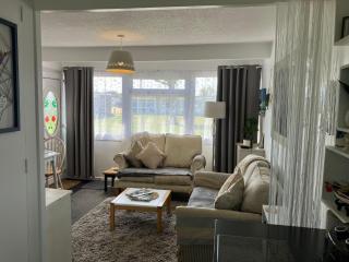 Lovely Seaside Chalet, Close To Hemsby Beach Ref 83073S - 1