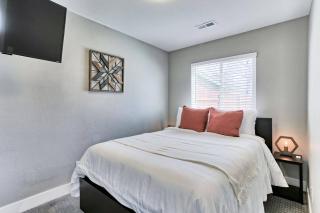 Quiet and Comfy Oasis - Firepit and Yard in Denver - 6