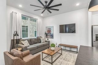 Highland Station - Private Rooftop - Sleeps 14 - 8
