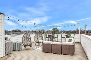 Nash Getaway - Private Rooftop Patio - Sleeps 12 - Nashville - 9