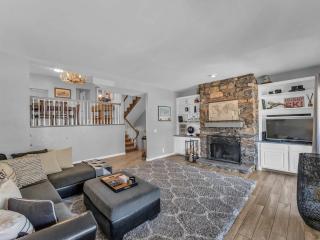 Stylish Mountain Retreat with Hot Tub & Views - Park City - 0