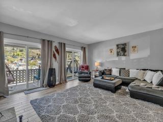 Charming Mountain Retreat with Hot Tub & Views - 3