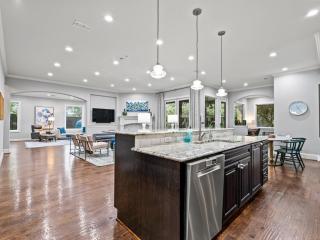 Luxury Retreat in White Rock Valley - Dallas - 4