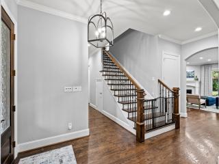 Luxury Retreat in White Rock Valley - 3