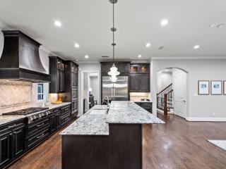Luxury Retreat in White Rock Valley - Dallas - 2