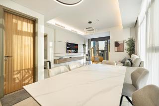 Luxe 2BR with Burj Khalifa View & Infinity Pool - Dubai - 2