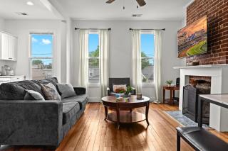 Cozy 2-Floor Home 5BR 3BA 2 Kitchens Backyard - 9