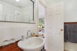 Shambhala Guesthouse - Bridgetown - 1