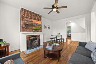 Charming 2nd-Floor Flat 3BR 2BA Free Parking - Louisville - 9