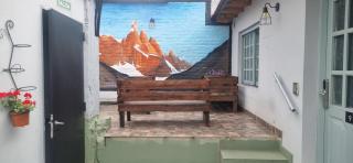 Habitación y living-comedor para hasta 3 pax con patio privado en desnivel - 1