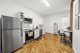 Cozy 1st-Floor Flat 2BR Backyard Free Parking - 7