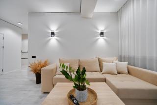 Modern 2-BR Balcony-View Apartment with Coffee Station and more - GrandStay - Chişinău - 3