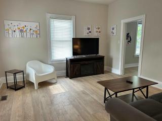 Corner Elm 2 bedroom family house in Historic Loveland - 4